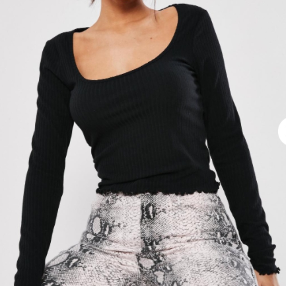 NWT Missguided Black Crop Lettuce Hem Top Size 6